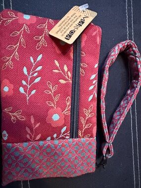 Maruqa Red Floral Wristlet Clutch with Patterned Base